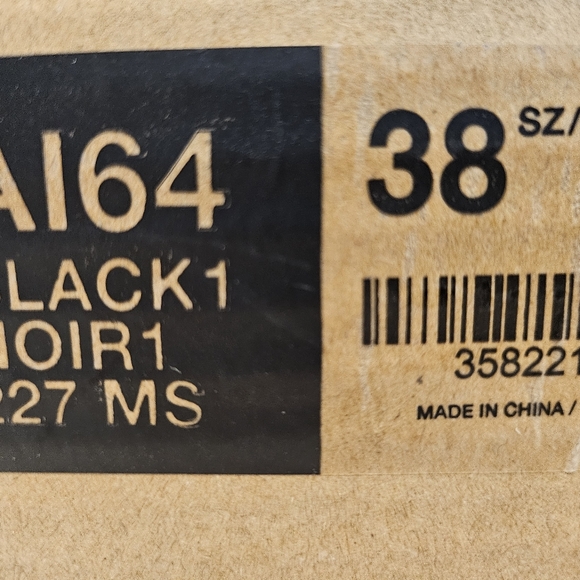 Le Chateau heels - Picture 6 of 6